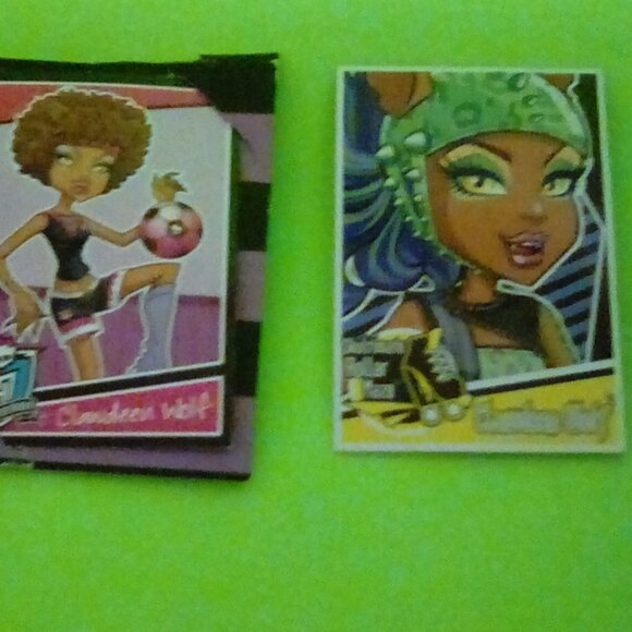 Monster high Clawdeen & Cleo paper doll & helmets - Picture 5 of 7